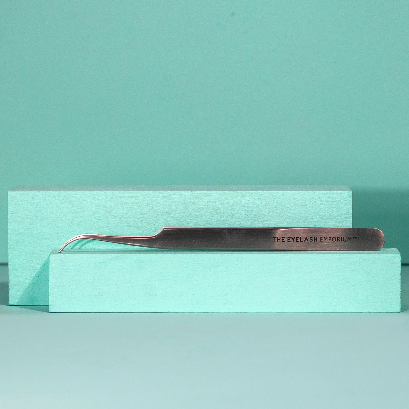 Camera Angle Individual Curved Tweezers